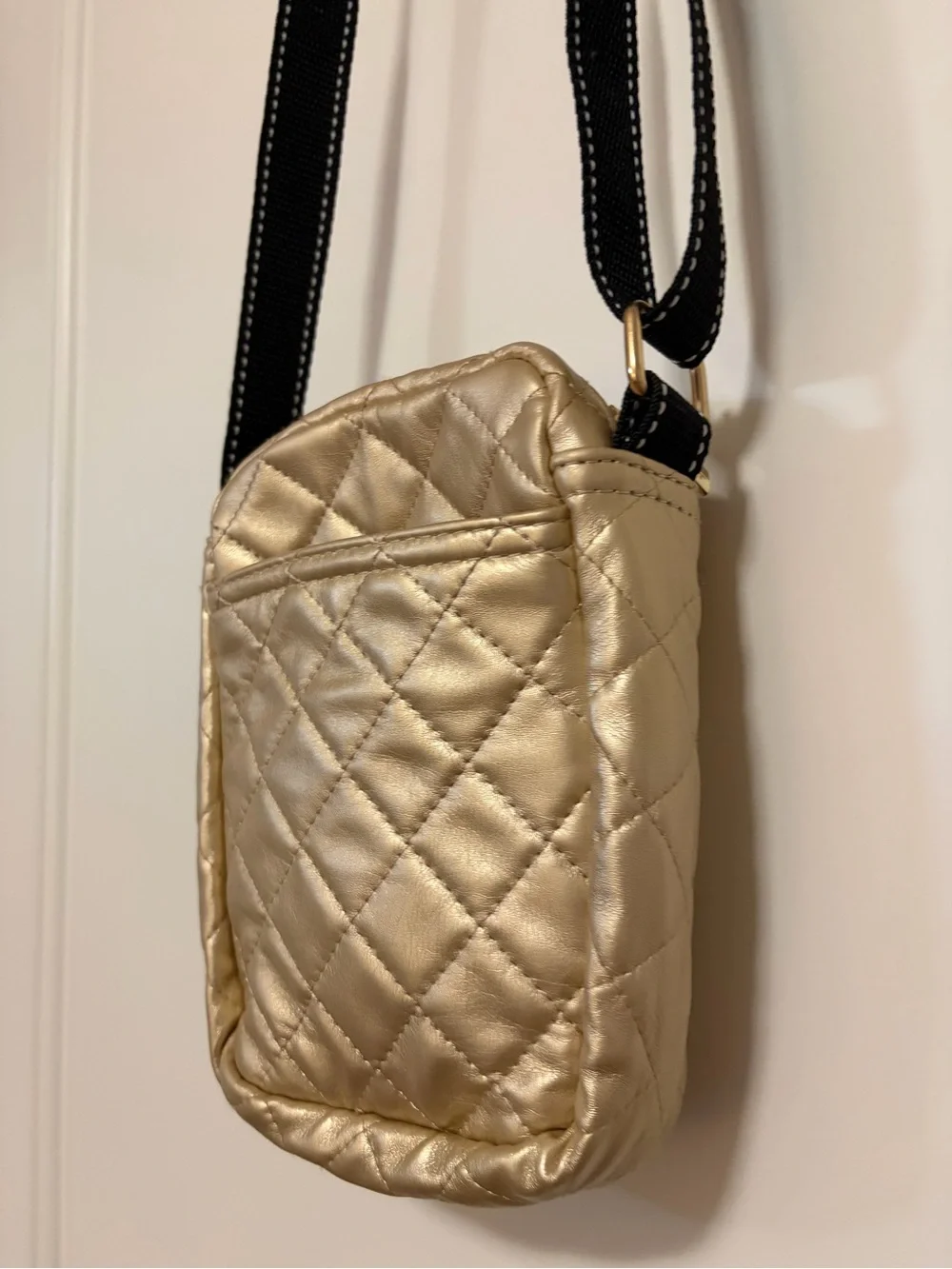 NWOT⚜️🐶SCOUT Quilted Metallic Gold Mini Crossbody Pouch Concert Bag ⚜️🐾